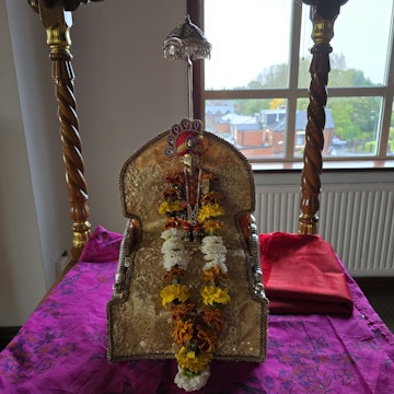 Bolton Temple Murti Darshan