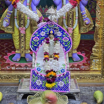 Bolton Temple Murti Darshan