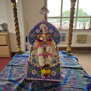 Bolton Temple Murti Darshan