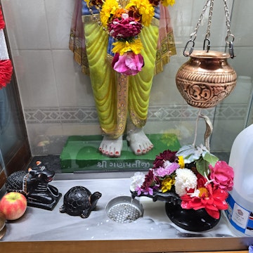 Bolton Temple Murti Darshan