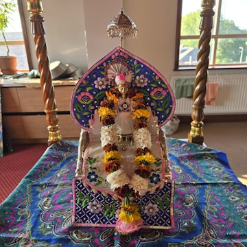 Bolton Temple Murti Darshan