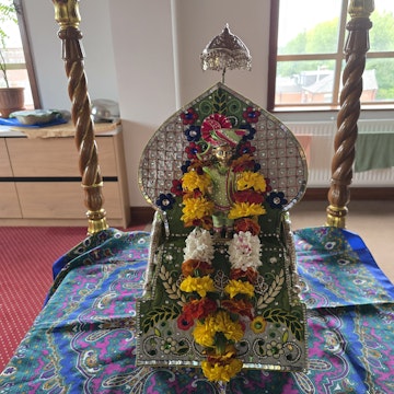 Bolton Temple Murti Darshan