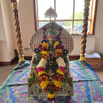 Bolton Temple Murti Darshan
