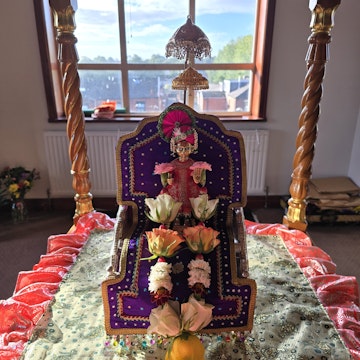 Bolton Temple Murti Darshan
