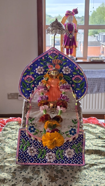 Bolton Temple Murti Darshan