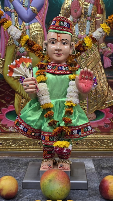 Bolton Temple Murti Darshan