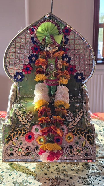 Bolton Temple Murti Darshan