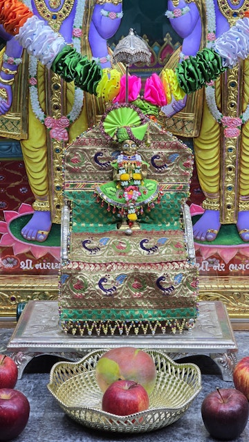 Bolton Temple Murti Darshan