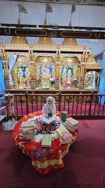 Bolton Temple Murti Darshan