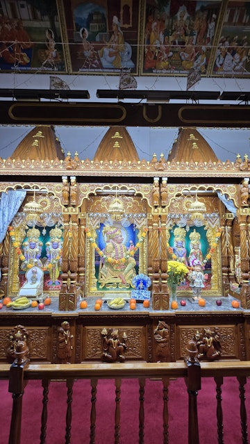 Bolton Temple Murti Darshan