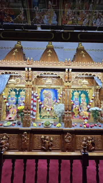 Bolton Temple Murti Darshan