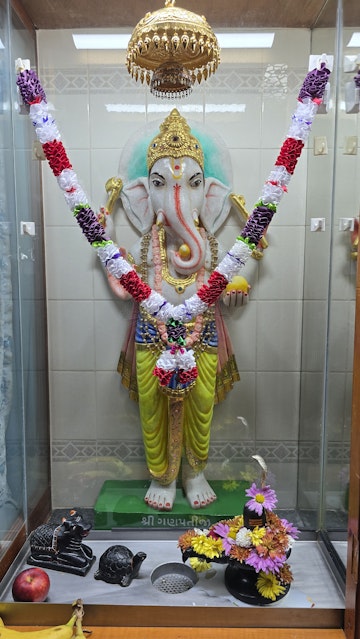 Bolton Temple Murti Darshan