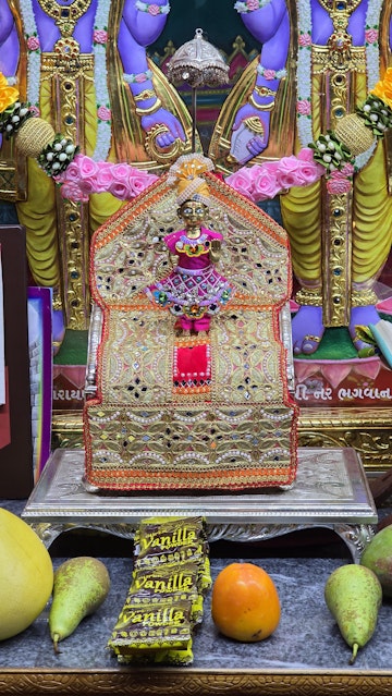 Bolton Temple Murti Darshan