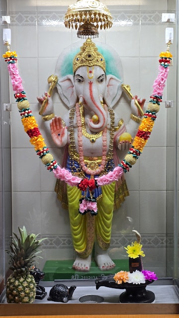 Bolton Temple Murti Darshan