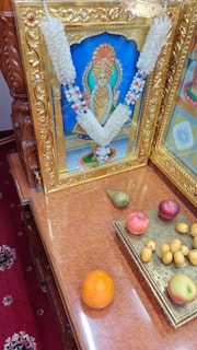 Cardiff Temple Murti Darshan