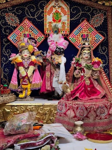 Surat Rustambag Temple Murti Darshan