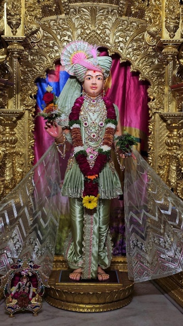 Surat Rustambag Temple Murti Darshan