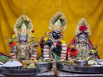 Surat Rustambag Temple Murti Darshan