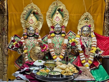 Surat Rustambag Temple Murti Darshan